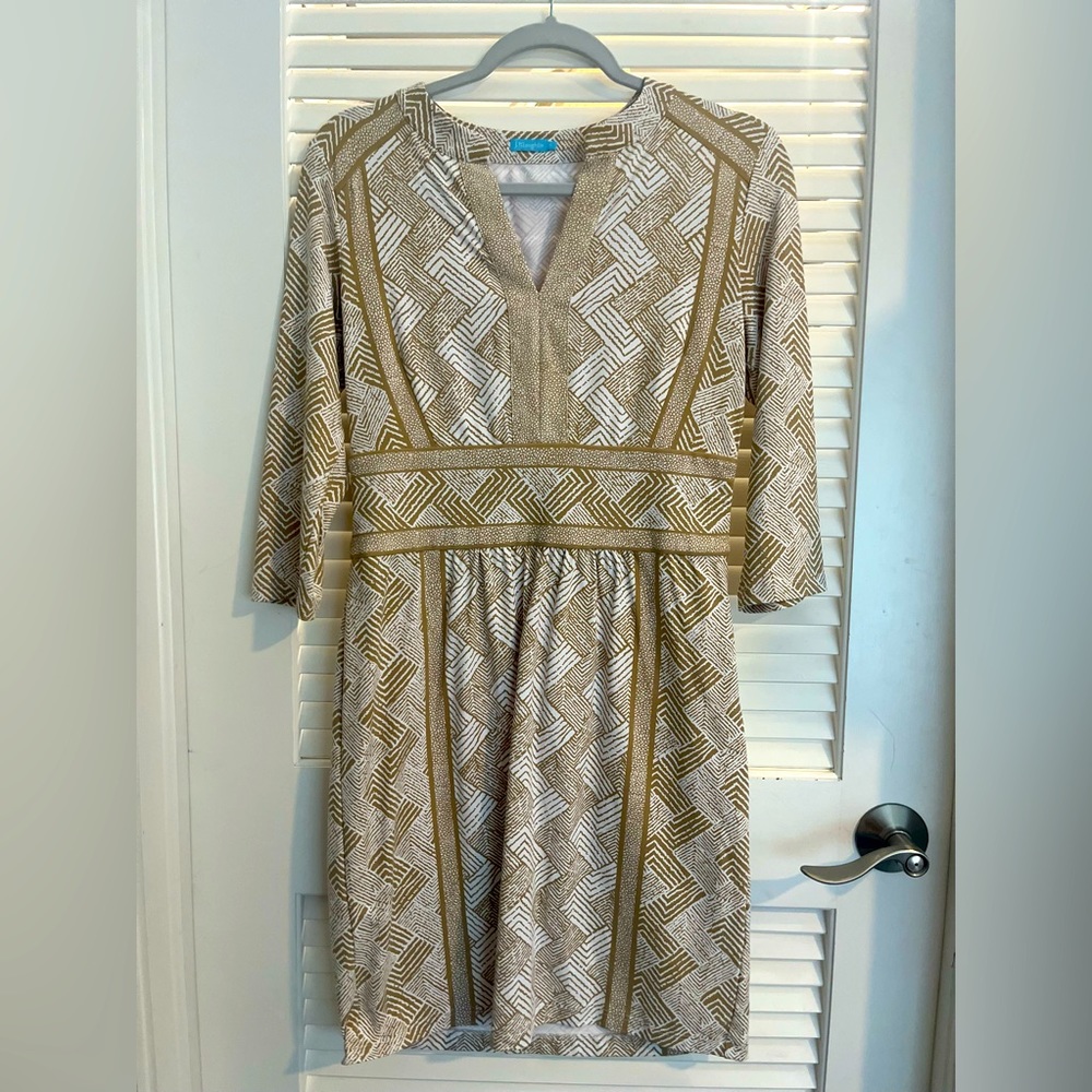 J.McLaughlin tailored dress in signature Catalina Cloth.Fit waist/ zipper back.